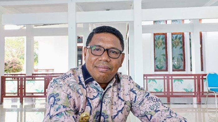 Tangan Dingin Dr. Jais Eli, Pemda SBB Beri Beasiswa Anak Daerah Lanjut Study