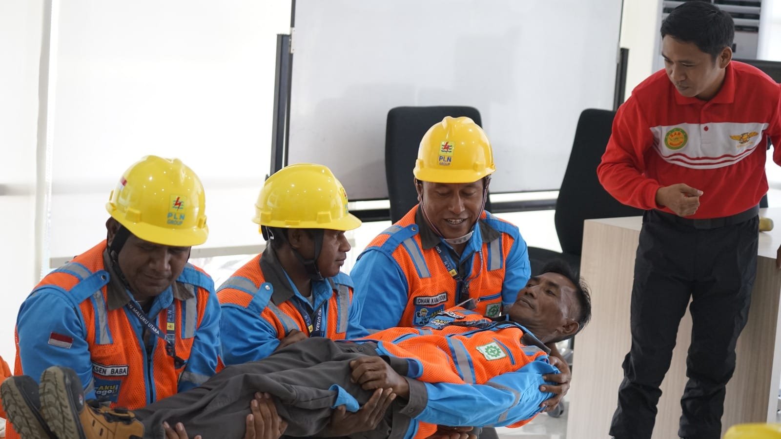 Upskilling Personel Yantek PLN UP3 Sofifi: Menjalin Komunikasi Berintegritas dan Tata Cara Pertolongan Pertama dalam Keadaan Emergency