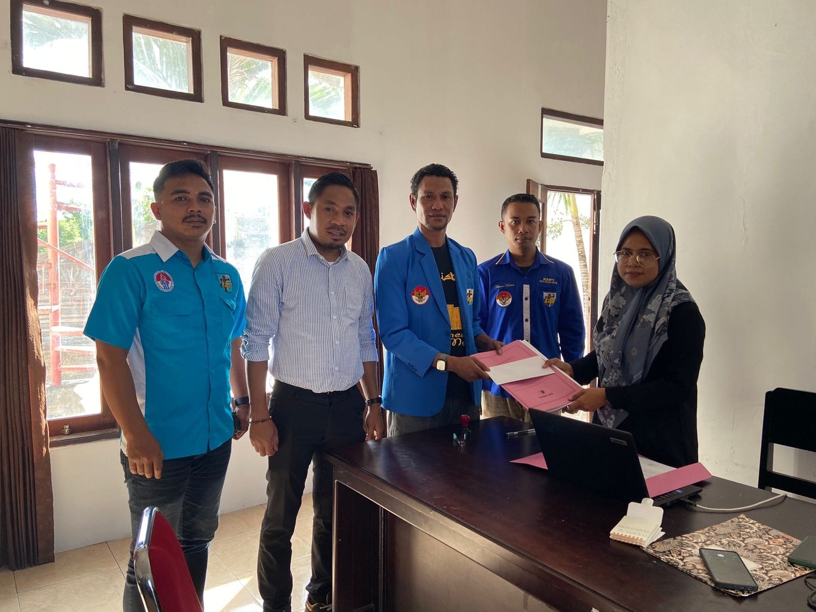 Bawa Belasan Dokumen KNPI Laporkan Dugaan Ijazah Palsu MDR Ke GAKUMDU