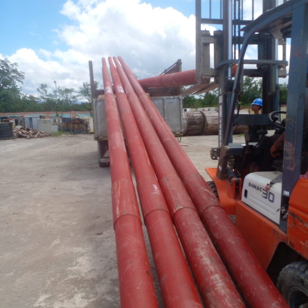 Setelah Kilmury, PLN UIW MMU Komitmen Kawasan Utian – Kecamatan Werinama Akan Dilistriki Secara Bertahap