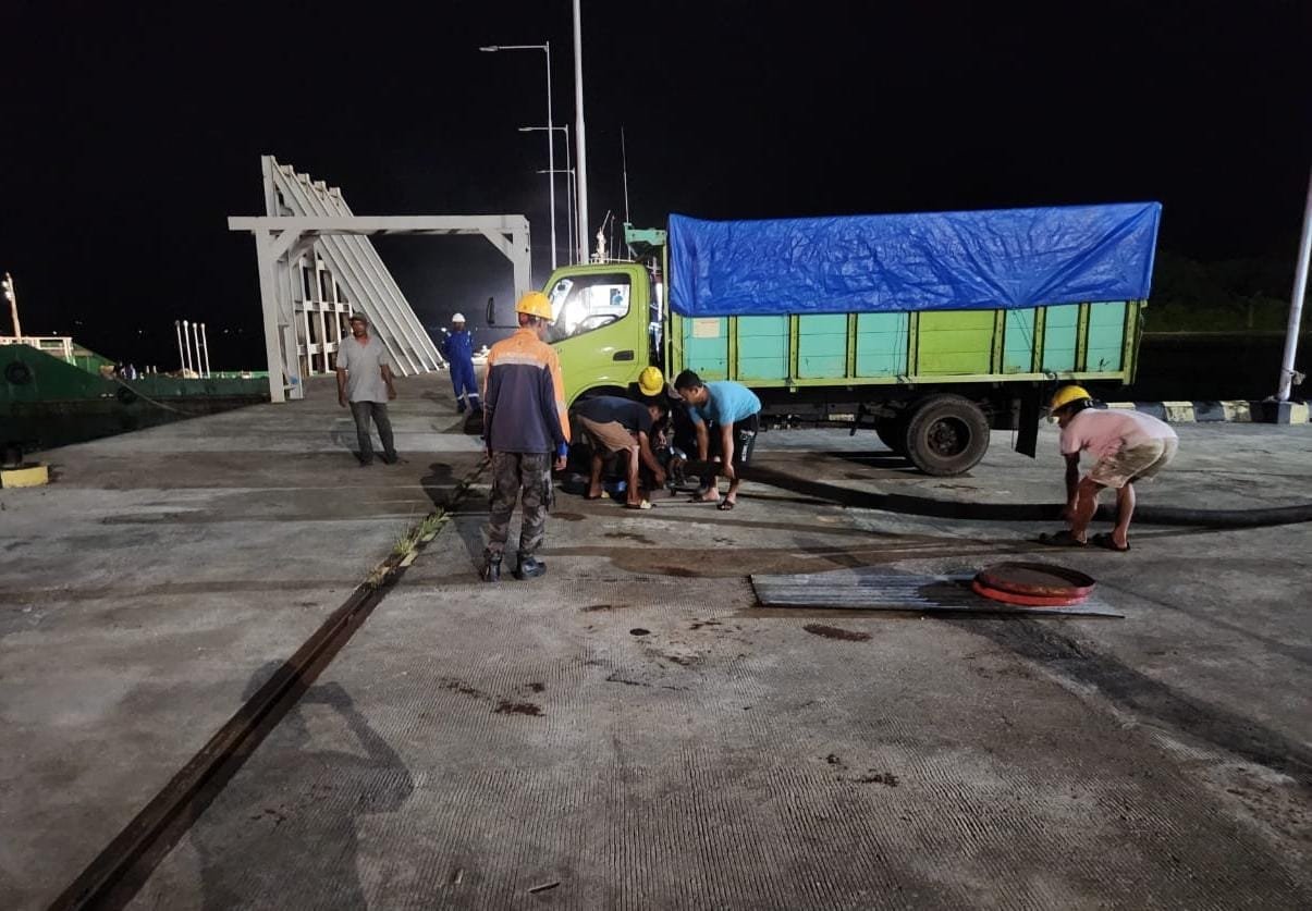 Gerak Cepat PLN UP3 Ambon Menuju Nusalaut Atasi Gangguan Kelistrikan, Dipastikan Jumat Malam Listrik Kembali Nyala