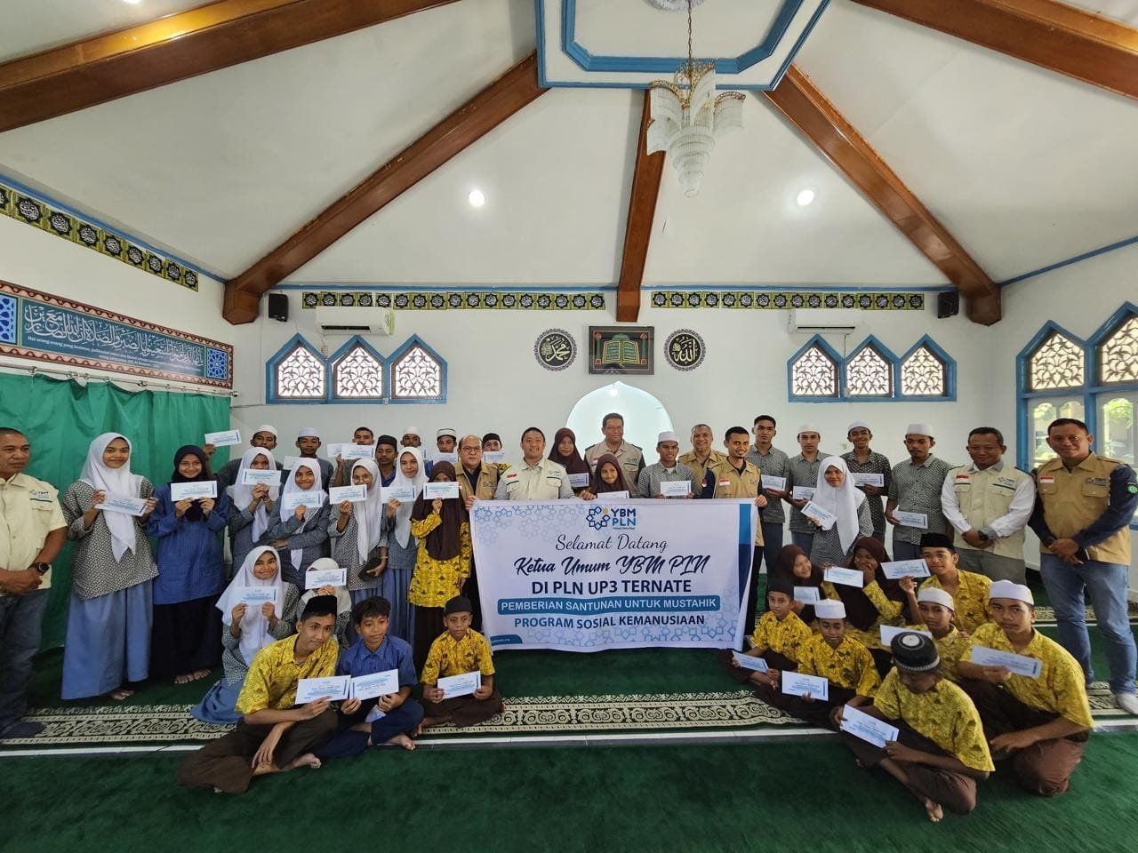 Jelang Tahun Baru, YBM PLN UIW MMU Berikan Santunan bagi Mustahik di Ternate