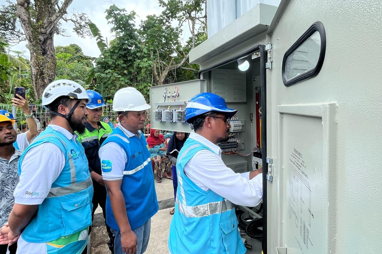 Sambut Ramadhan, PLN UIW MMU Berhasil Hadirkan Listrik 24 Jam bagi 2.625 Pelanggan di Lima Pulau Ini