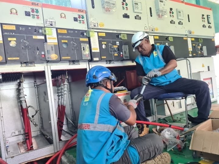 PLTD Wasileo Beroperasi 24 Jam, PLN UP3 Sofifi Lakukan Pemeliharaan Kubikel dan Kabel XLPE Dukung Keandalan Sistem