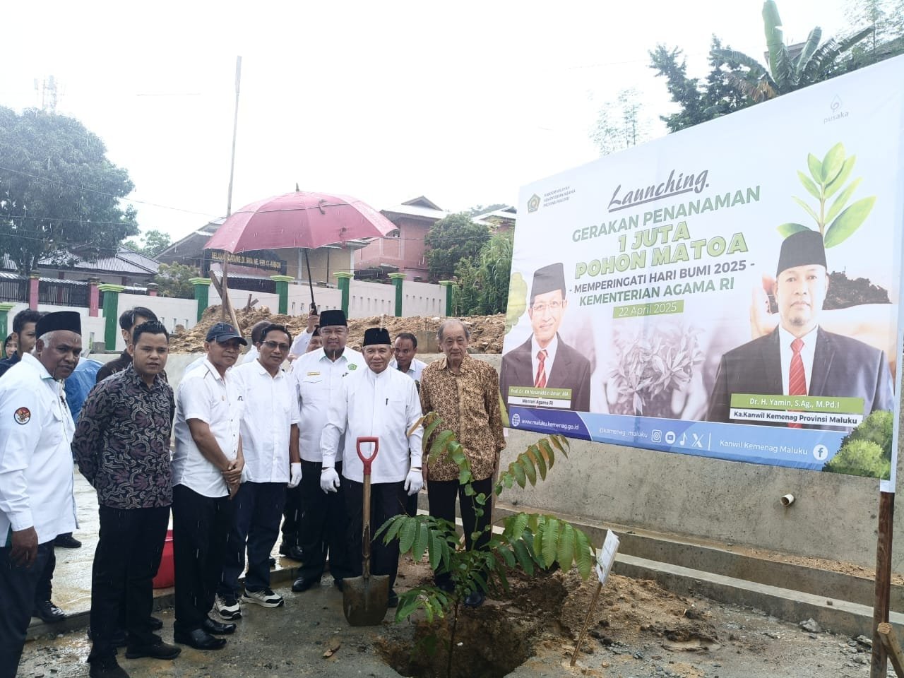 Dilaunching Menag, Kemenag Maluku Ikut Tanam 1 Juta Pohon Matoa Peringati Hari Bumi 2025