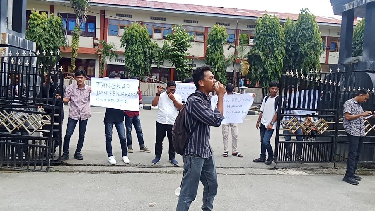 Koalisi OKP Cium Bau Korupsi, Desak APH Periksa KPU Buru