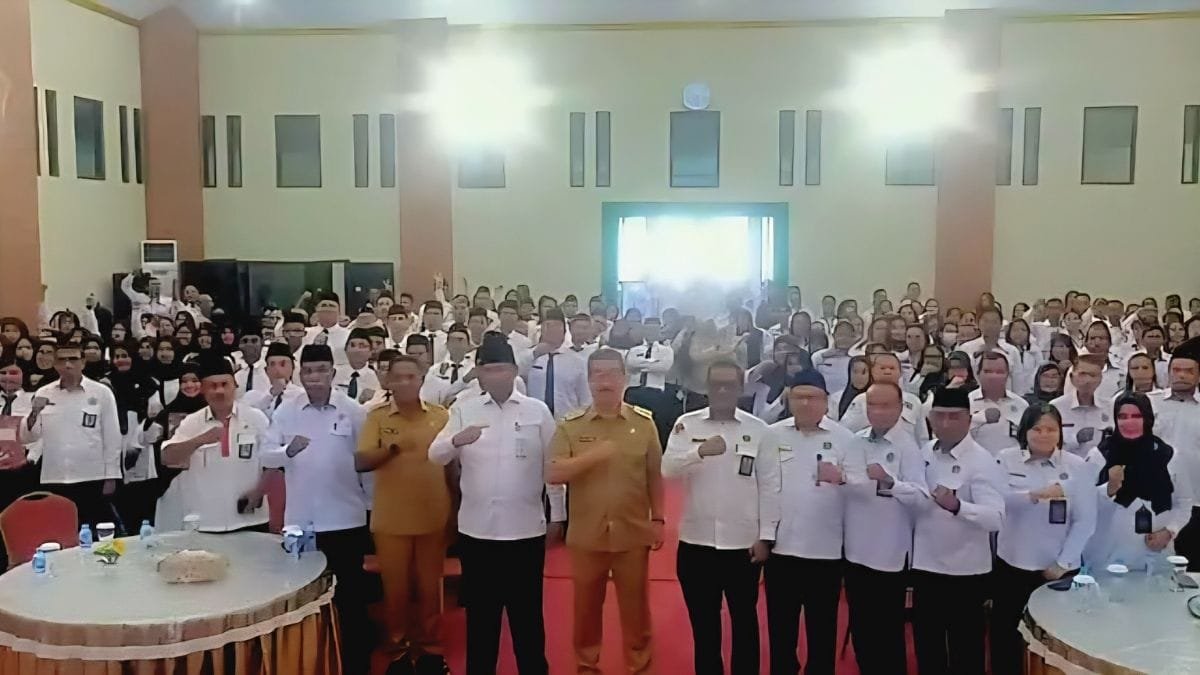 Serahkan 1.303 SK ASN dan PPPK Kemenag Maluku, Gubernur; Komitmen Perkuat Pelayanan Publik