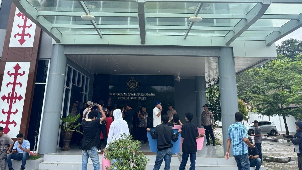 Seruduk Kantor BPK RI, Koalisi OKP/LSM Duga Ada Aroma Korupsi 2 Mega Proyek Infrastruktur di SBB