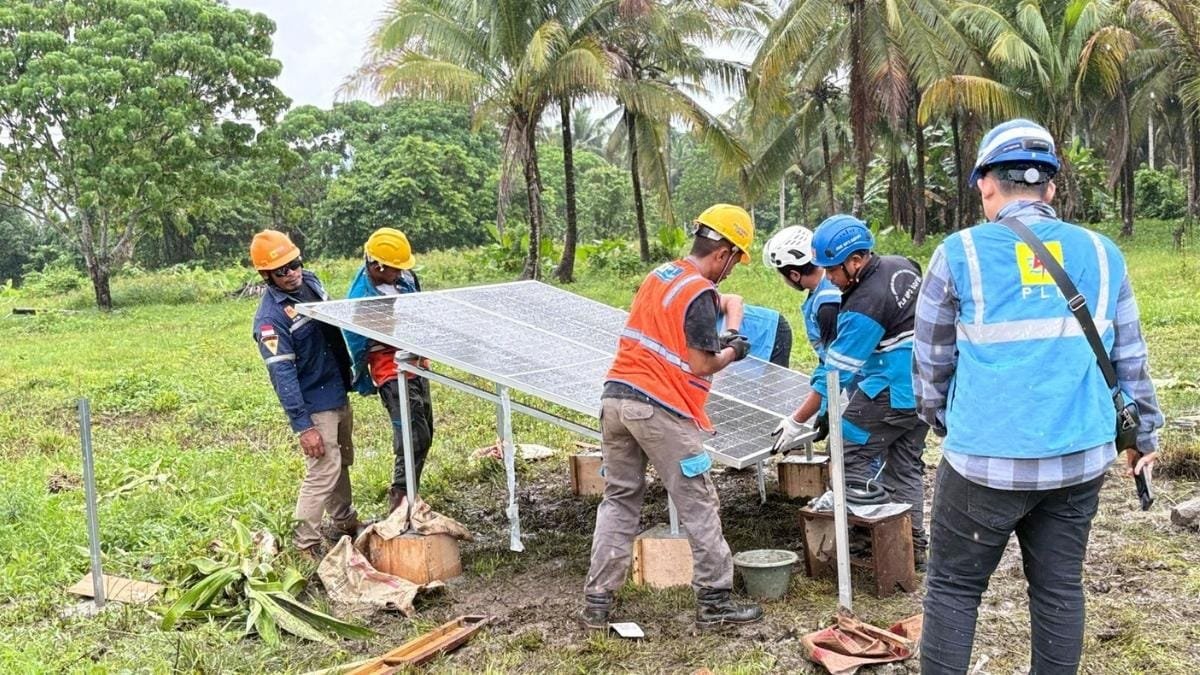 Pasang SuperSUN di TK Rindu Alam, PLN UP3 Sofifi Dukung Pemerataan Energi Untuk Pendidikan di Haltim