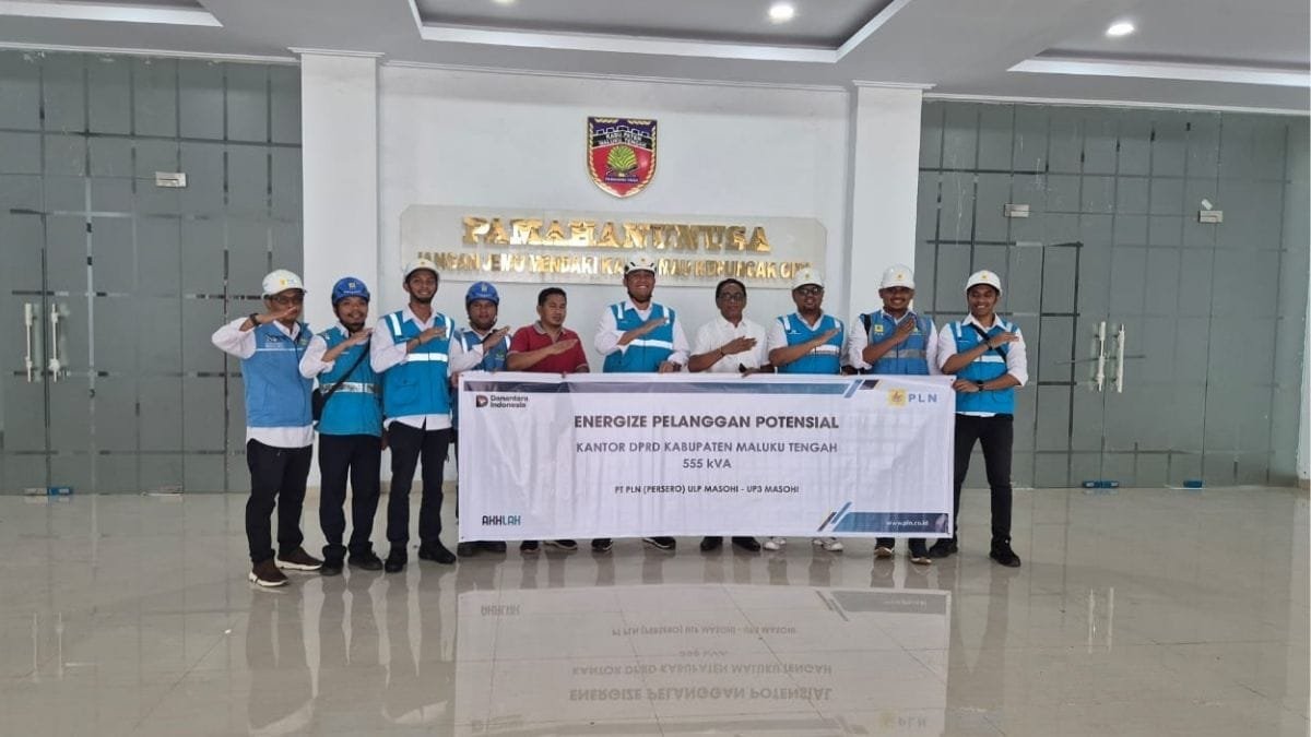Tingkatkan Sinergi Mitra Strategis, PLN UP3 Masohi Lakukan Penyalaan Gedung DPRD Malteng dengan Daya 555 kVA