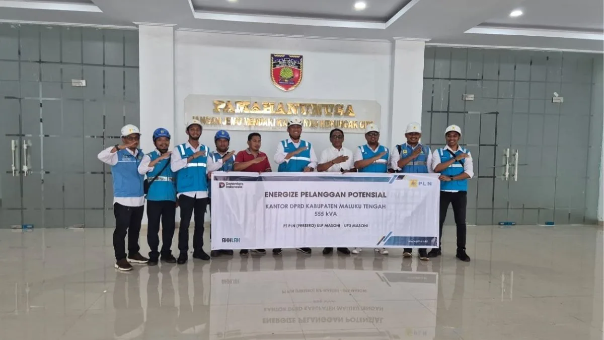 Tingkatkan Sinergi Mitra Strategis, PLN UP3 Masohi Lakukan Penyalaan Gedung DPRD Malteng dengan Daya 555 kVA