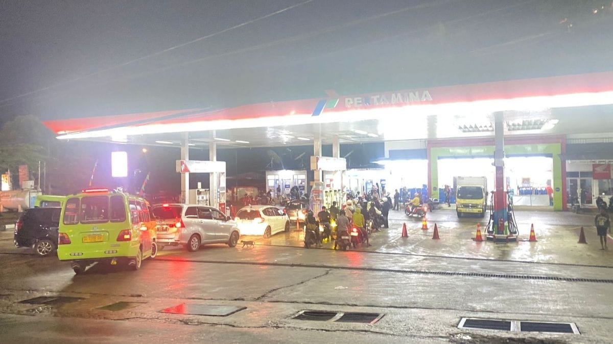 Sering Macet, DPRD Maluku Minta Pertamina Segera Tertibkan Antrean di SPBU Kebun Cengkeh