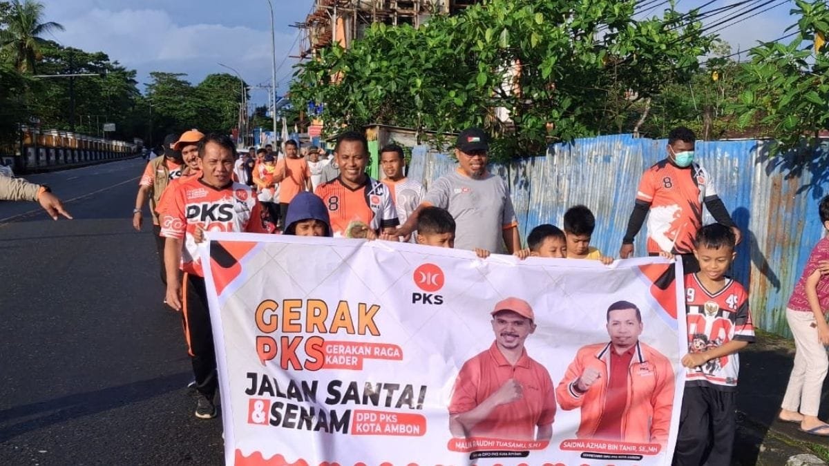Gerak PKS: Ratusan Kader PKS Jalan Santai Lintasi Bentangan Jembatan Merah Putih