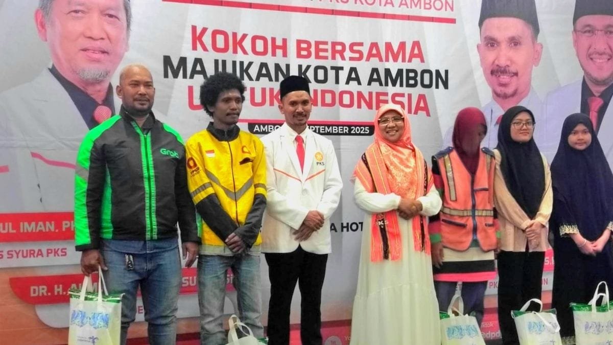PKS Ambon Beri Bantuan Beras ke Kaum Dhuafa di Momen Musda