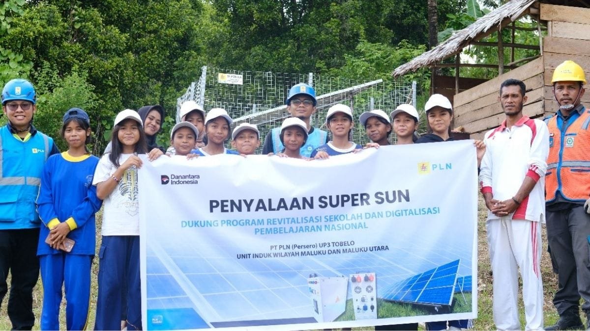 PLN UIW MMU Dorong Digitalisasi Pendidikan Lewat Super SUN Hybrid di Tiga Pulau Terpencil Halut