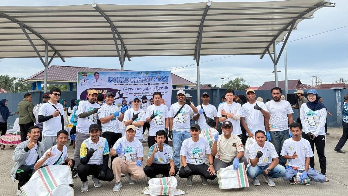 PLN UP3 Sofifi dengan Pemda Malut Gelar World Cleanup Day 2025