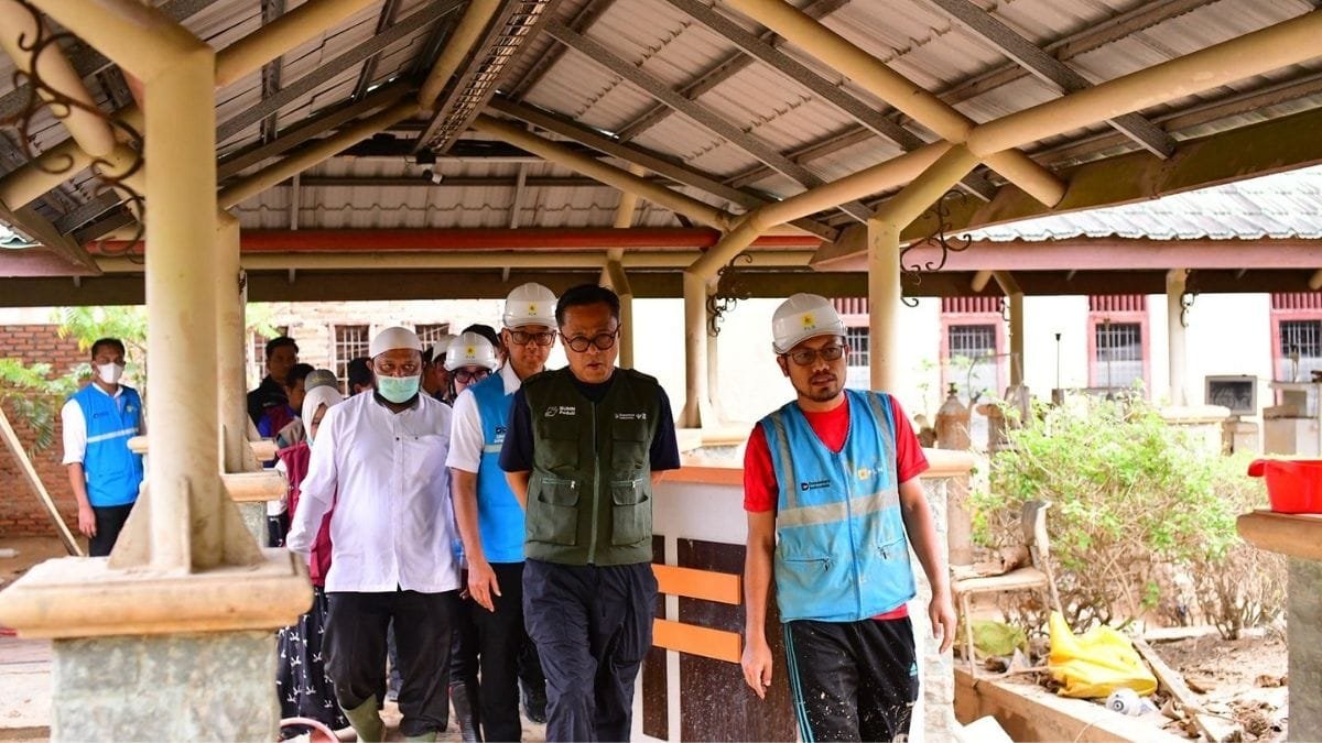 Direksi dan Relawan PLN Turun Langsung Pastikan Percepatan Pemulihan Fasilitas Umum di Aceh
