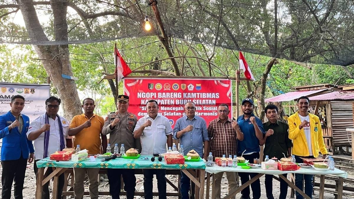 Ngopi Bareng Kamtibmas di Buru Selatan sekaligus Momen Deklarasi Damai