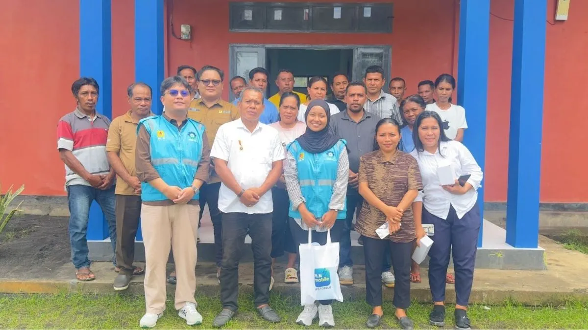 Wujudkan Lingkungan Aman, PLN ULP Tobelo Edukasi Warga Desa Paca Bahaya Listrik dan Kemudahan Layanan Digital