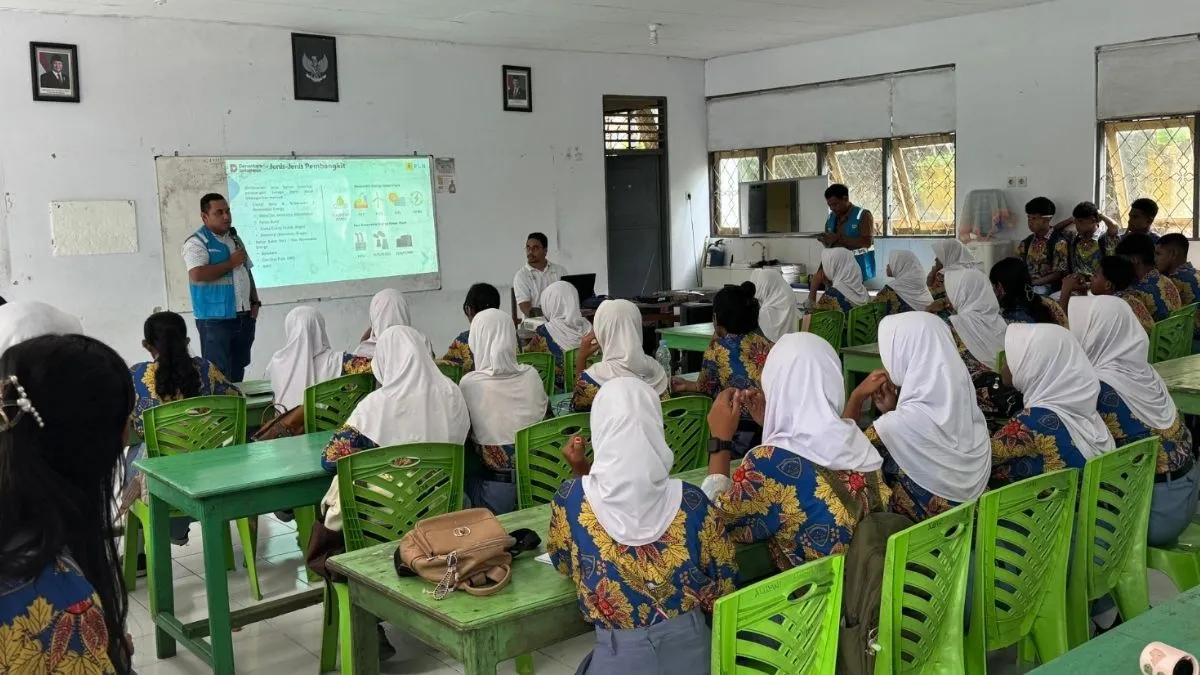 Kenalkan Energi Terbarukan Sejak Dini, PLN UIW MMU Gelar Edukasi di SMA Negeri 1 Tual
