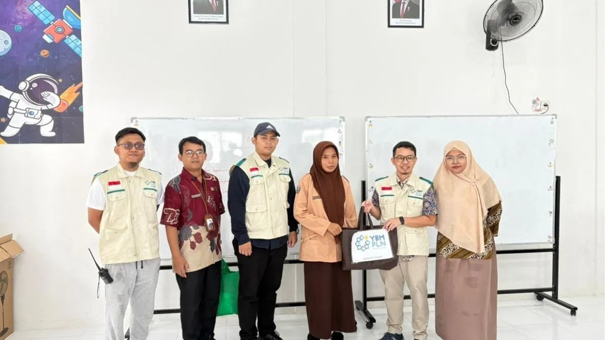 Sambut Ramadhan 1447 H, PLN UP3 Sofifi Bersama YBM Salurkan Bantuan untuk Siswa SMA 28 Tidore Kepulauan