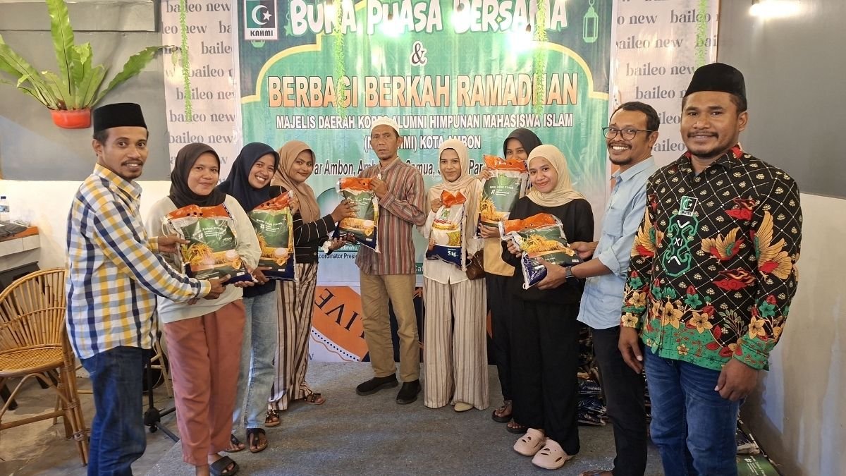 Bagikan 100 Paket Beras di Buka Puasa Bersama, Kahmi Ambon Serukan Tak Euforia saat Malam Takbiran