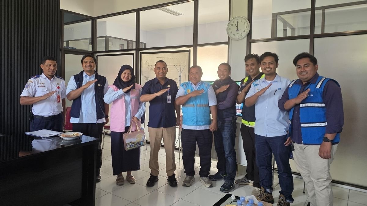 PLN Dukung Kesiapan Operasional Bandara Oesman Sidik Melalui Pengecekan Penambahan Daya