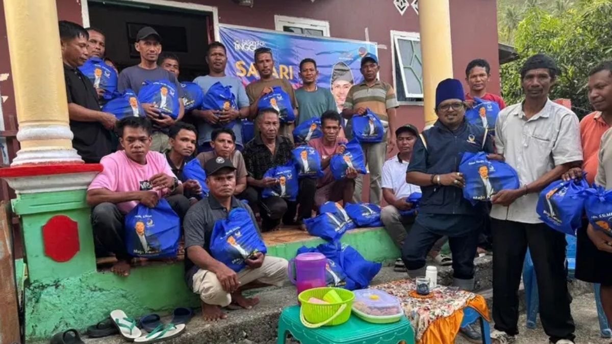 Halal bi Halal di Desa Pasir Putih Bursel, Ridwan Nurdin Salurkan Bantuan ke Warga