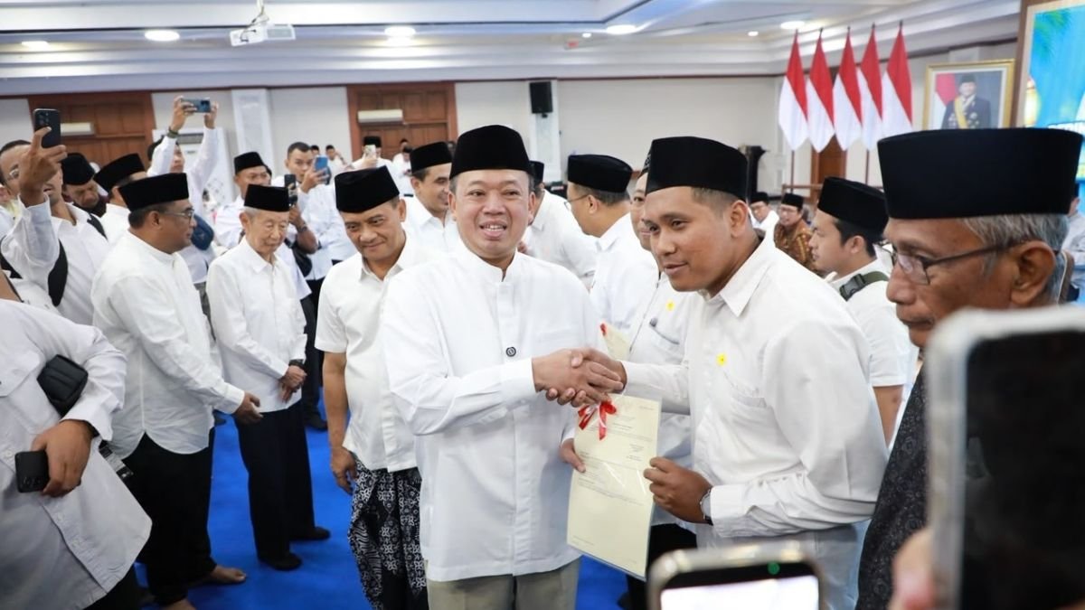 Serahkan 243 Sertipikat Tanah Wakaf di Jawa Tengah, Menteri Nusron: Bagian dari Program Prioritas Nasional Selesaikan Kepastian Hukum Aset Umat