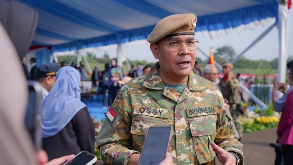 Penutupan Latsarmil Komcad Gelombang I 2026, Wamen Ossy Sebut Latsarmil Perkuat Karakter dan Integritas ASN
