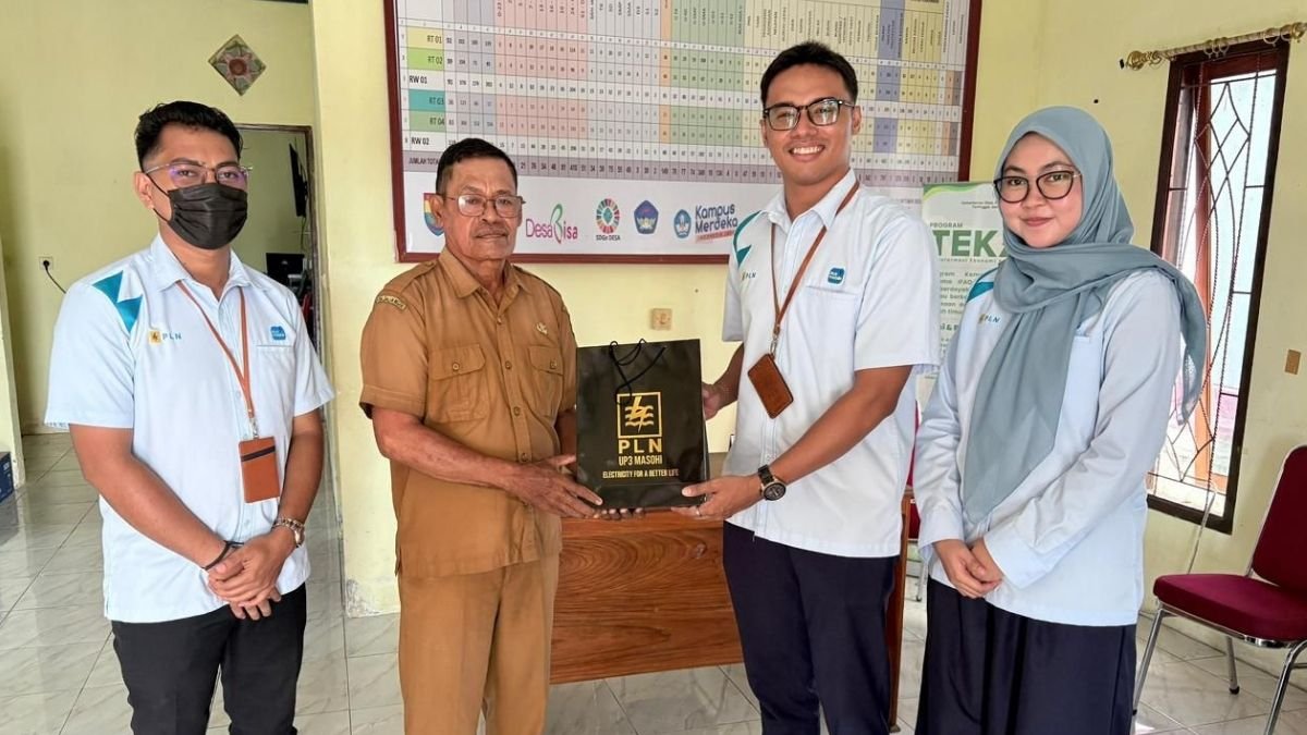 PLN Perkuat Sinergi dengan Pemerintah Negeri Hatusua dan Desa Waipirit Dukung Program BPBL