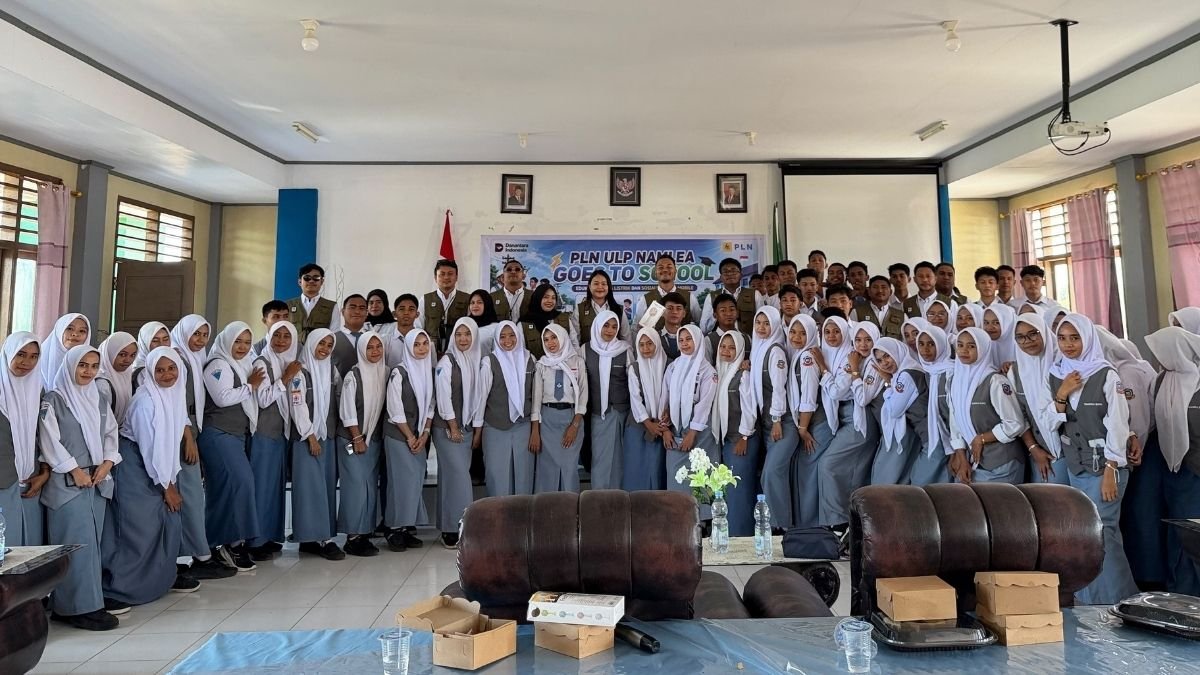 PLN ULP Namlea Goes to School, Bekali Generasi Muda dengan Literasi Kelistrikan dan Budaya K3L