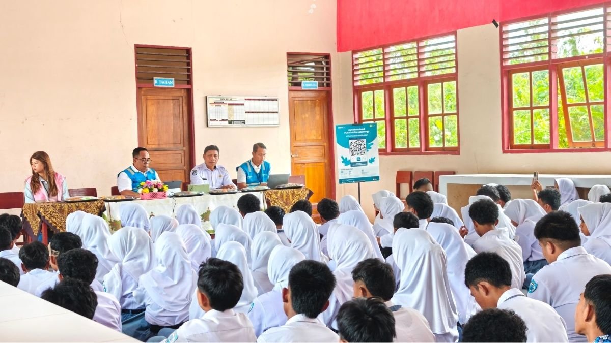 PLN UP3 Ambon Sosialisasi Budaya Aman Berlistrik melalui Program Baronda Sekolah