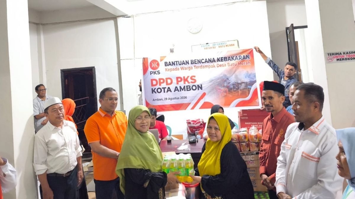 PKS Kota Ambon Salurkan Bantuan untuk Korban Kebakaran Batu Merah