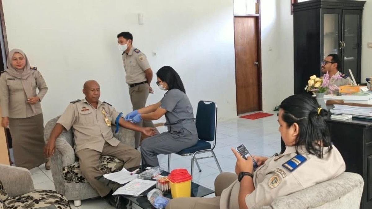 Jaga Kesehatan Pegawai, Kantah Buru Selatan Gelar Medical Check-Up