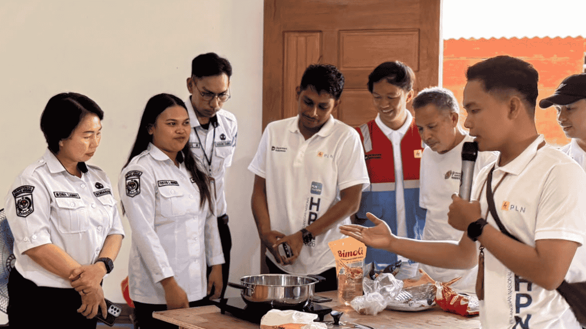 PLN UP3 Tobelo Perkuat Edukasi PLN Mobile dan Keselamatan Ketenagalistrikan di Kelurahan Darame