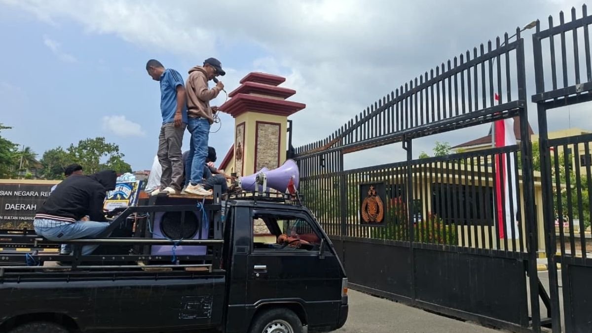 Sejumlah Kasus Mandek, PMPI Maluku Demo Desak Kapolda Copot Kapolres Bursel