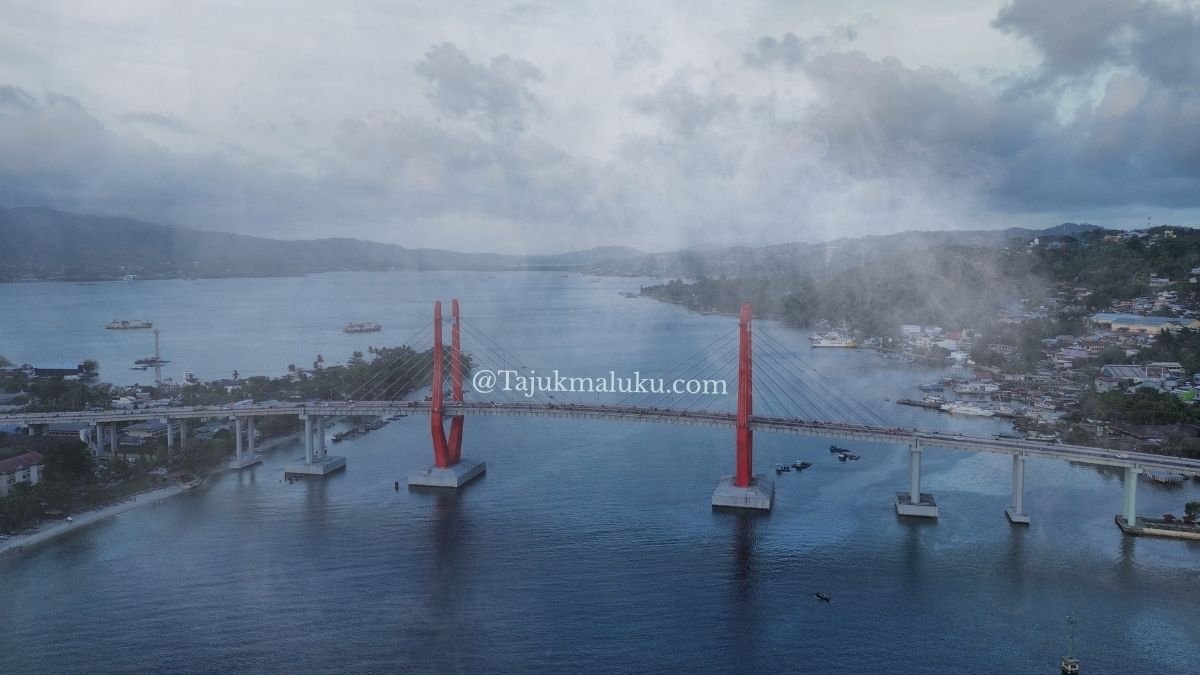Ancam Kesehatan Warga! Kota Ambon Diselimuti Asap Pekat Akibat Rentetan Karhutla
