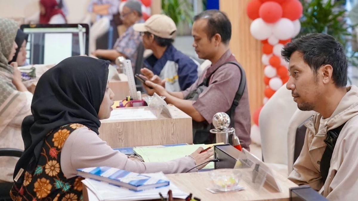 Di Tengah Kesibukan, Warga Manfaatkan PELATARAN untuk Urusan Pertanahan saat Akhir Pekan